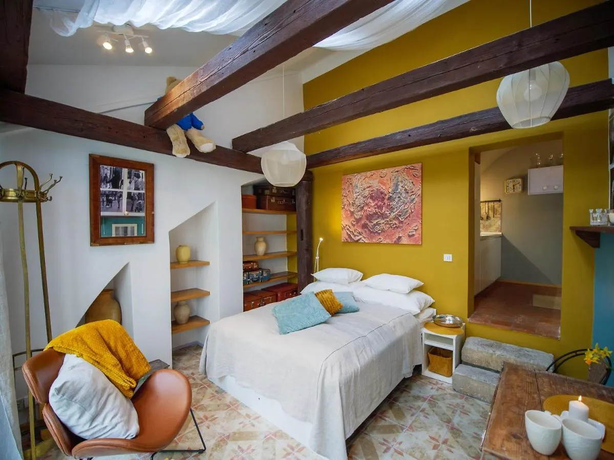 דירה Romantic Nest Under Prague Castle